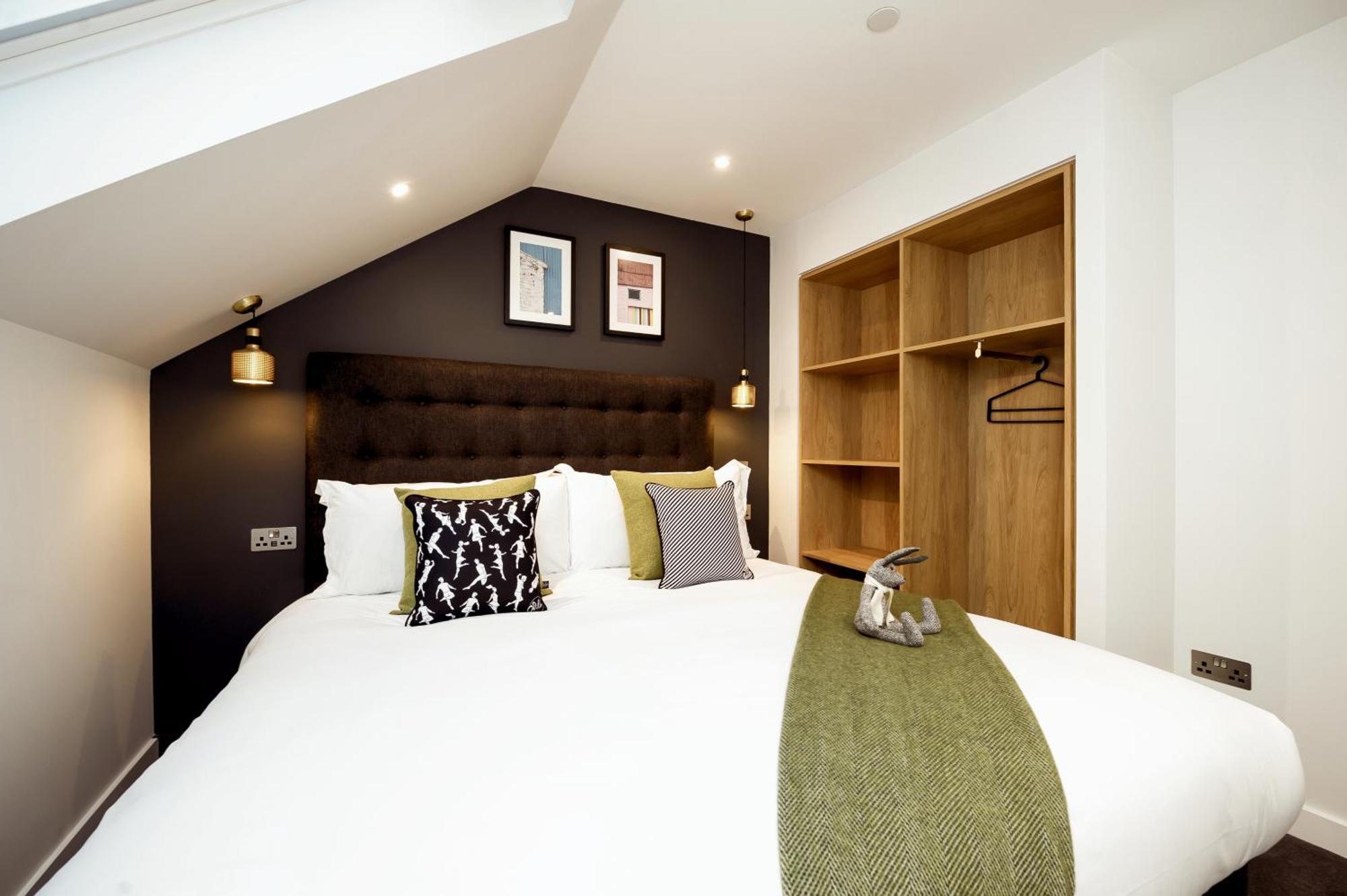 One Twin Bedroom Apartment Castle View