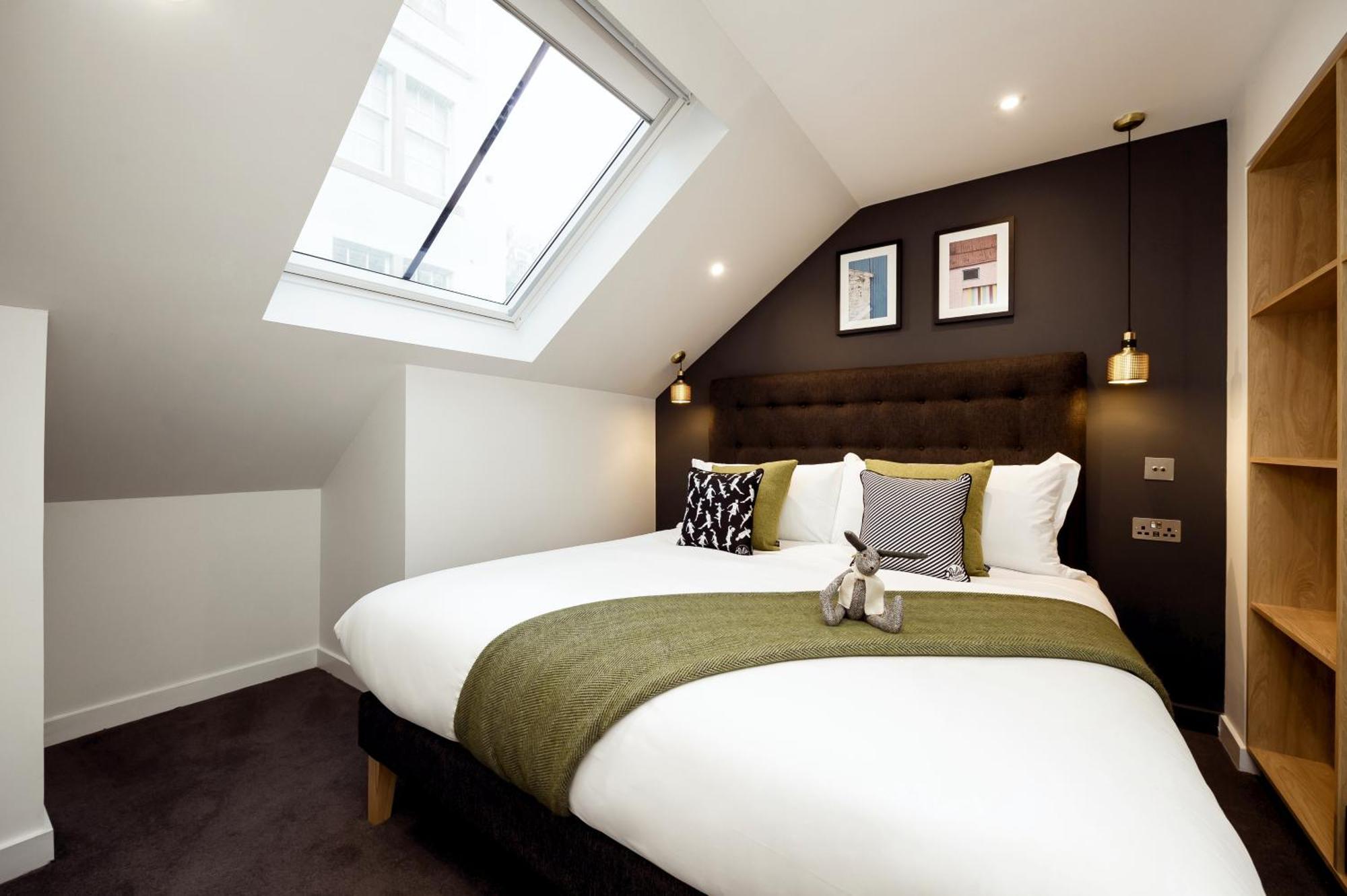 One Twin Bedroom Apartment Castle View