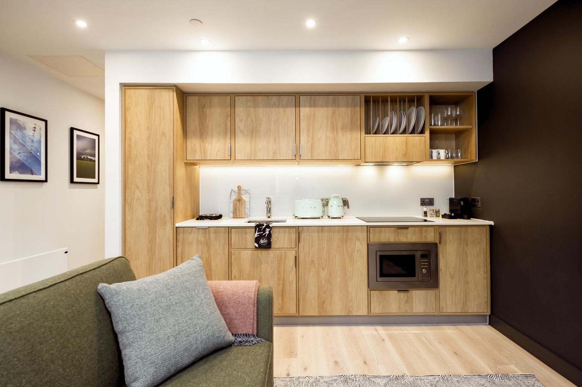 One Twin Bedroom Apartment Castle View