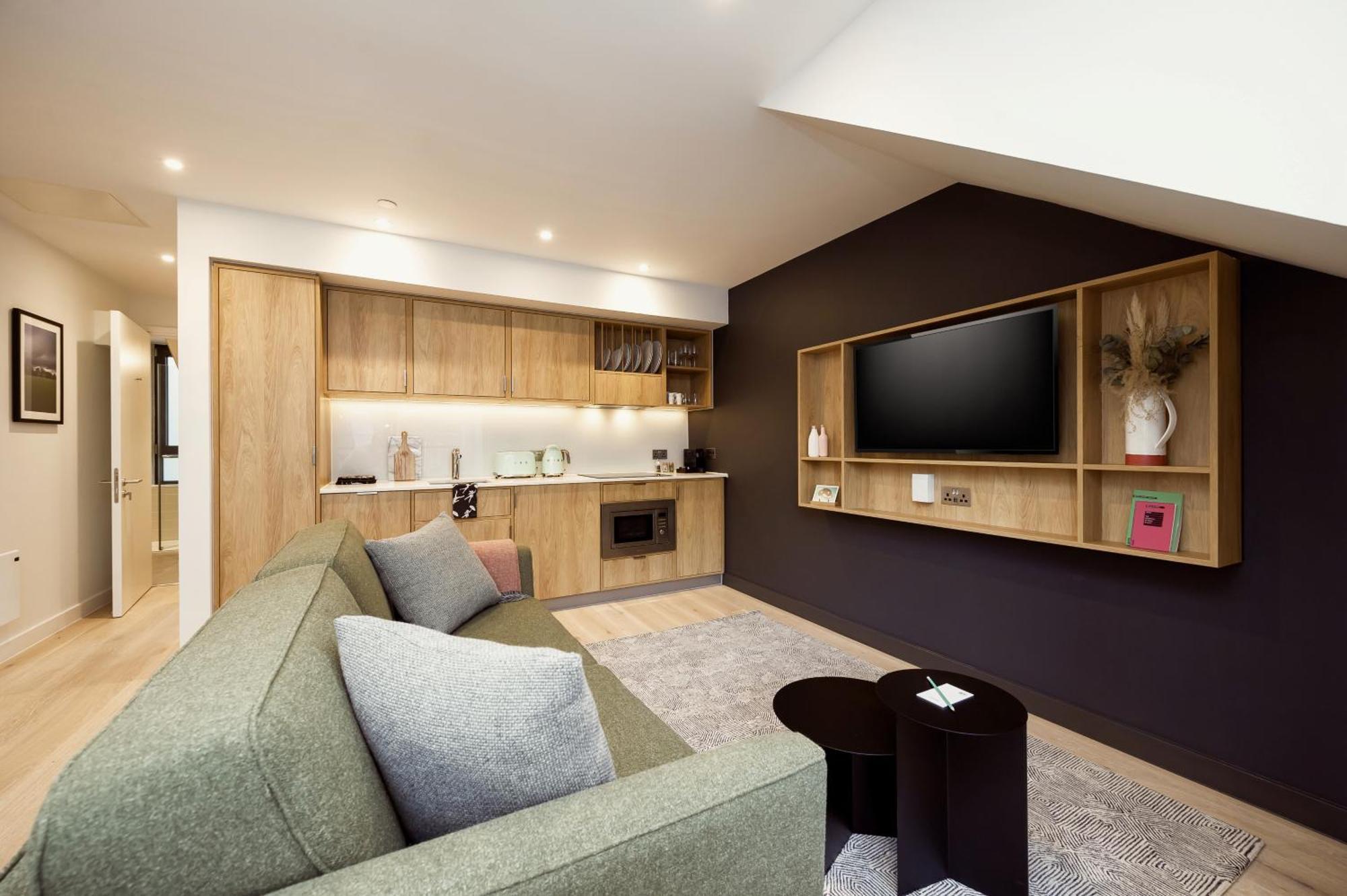 One Twin Bedroom Apartment Castle View