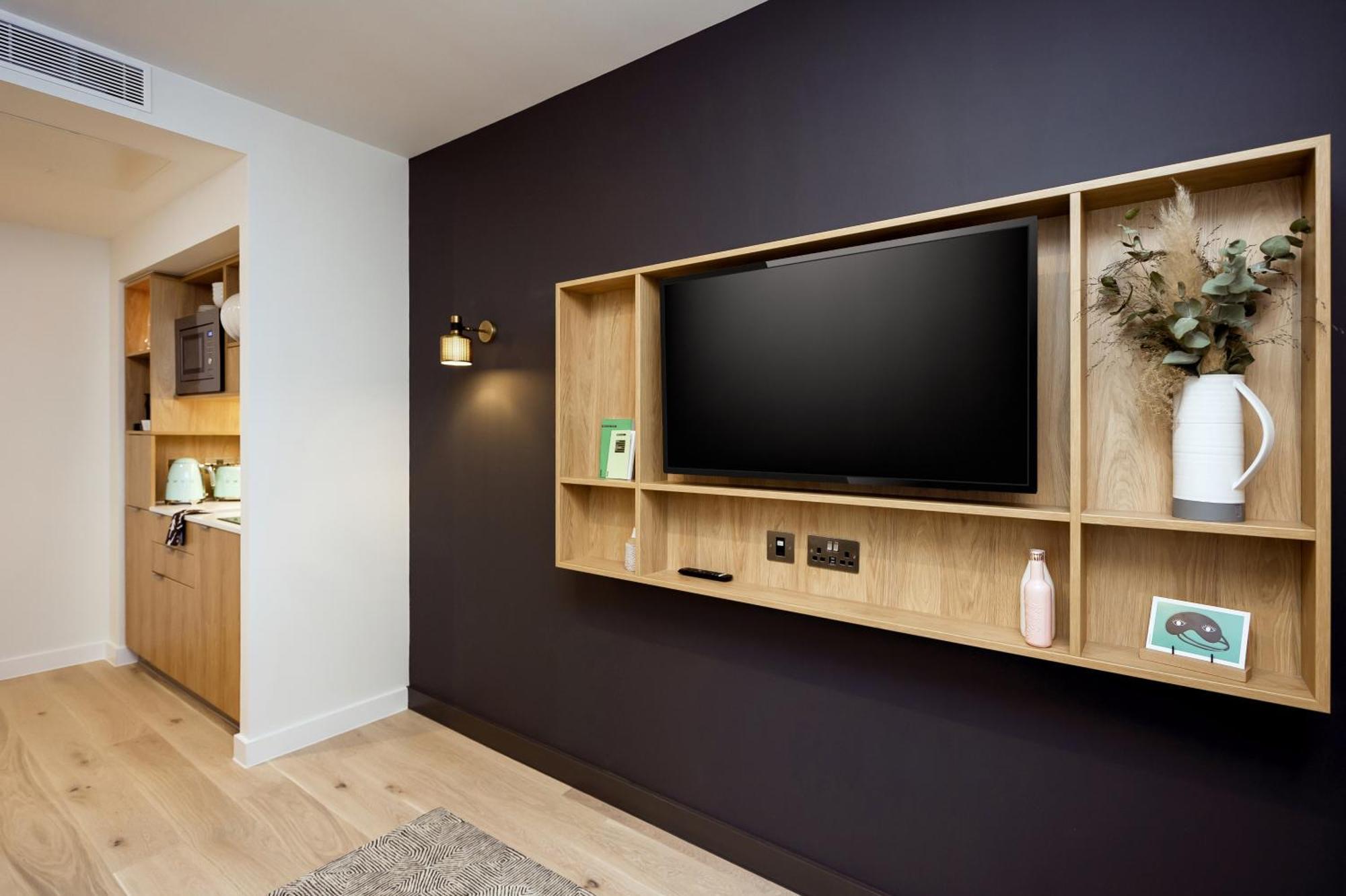 One Twin Bedroom Apartment Castle View