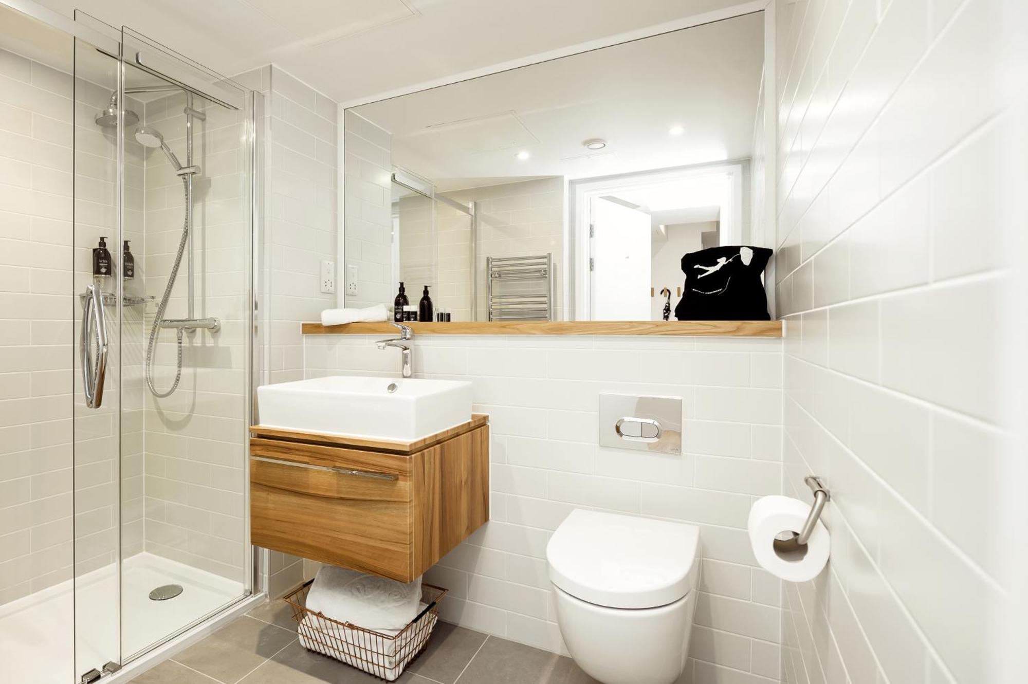 One Twin Bedroom Apartment Castle View